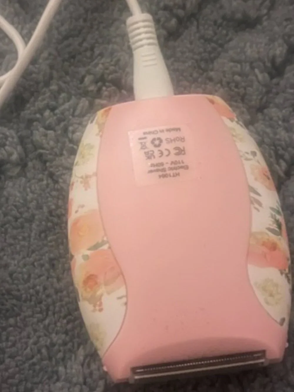 Portable Brookstone Ladies Rechargeable Electric Shaver w/Charge Cord